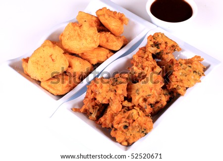 vegetable and paneer pakora a very popular south asian indian punjabi snack or appetizer with tamarind chutney