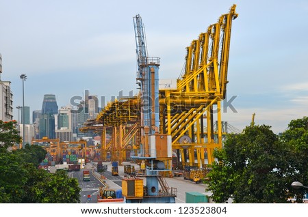 SINGAPORE - JULY 18: Singapore industrial port. July 18, 2012 in Singapore. It is the world\'s busiest port in terms of total shipping tonnage, it tranships a fifth of the world\'s shipping containers.