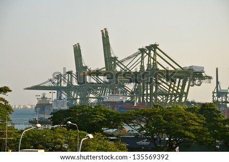 SINGAPORE - JULY 27: Singapore industrial port. July 27, 2012 in Singapore. It is the world\'s busiest port in terms of total shipping tonnage, it tranships a fifth of the world\'s shipping containers.