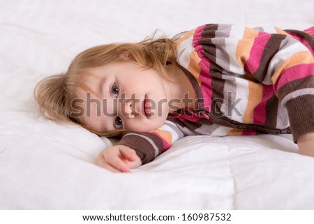 Toddler girl cannot keep her head up, perhaps her sleep time passed
