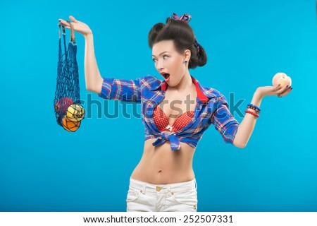 woman with pin-up make-up with a bag of fruit
