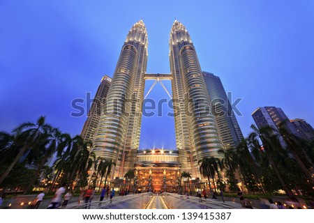 Kuala Lumpur, Malaysia - April 13: Nightscape Of Petronas Twin Towers On April 13, 2013 In Kuala Lumpur Malaysia. Petronas Twin Towers Were The Tallest Buildings (452m) In The World During 1998-2004.
