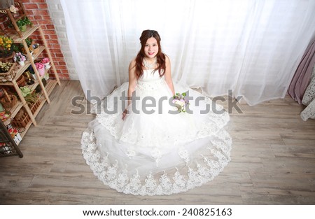 bride feel happy after she wait her mr right