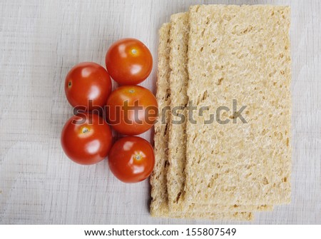 Pieces of toast and tomatoes