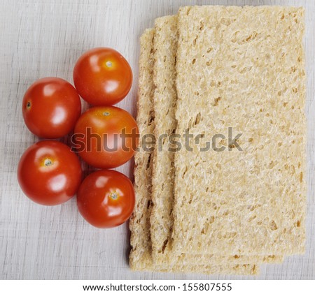 Pieces of toast and tomatoes