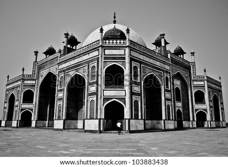 New Delhi, INDIA: Humayun\'s Tomb in Black and White