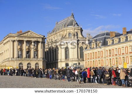 VERSAILLES, FRANCE - DECEMBER 26: the crowd of tourists waiting to visit the castle, December 26, 2013.