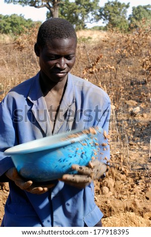 POURA, BURKINA FASO - JANUARY 3: mine in wild golden Poura gold diggers come from everywhere to dig for gold nuggets with simple bowls, january 3, 2008.