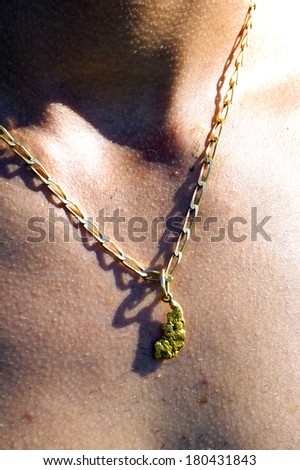 Gold nugget around the neck of a gold prospector French