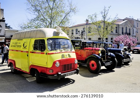 ALES, FRANCE - APRIL 11: Renault Estafette the assistance of 1960 photographed the rally of vintage cars Town Hall Square in the town of Ales, April 11, 2015.