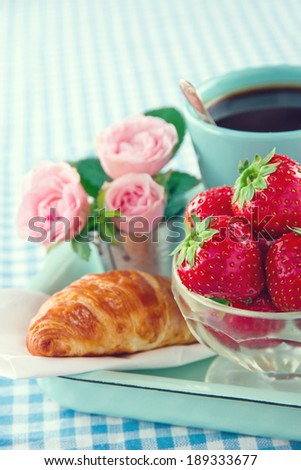 Breakfast in bed - mother\'s day tray with food and flowers