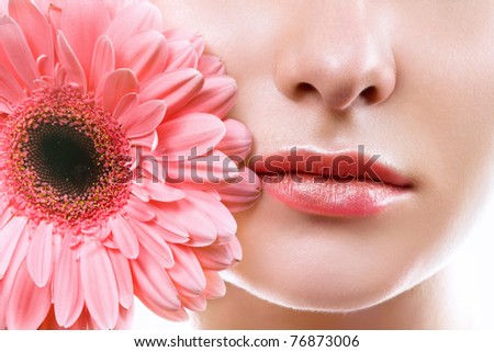 lips with pink flower