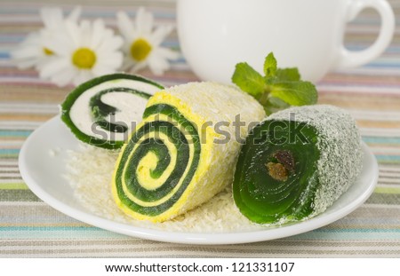 roll dessert in a plate with flower
