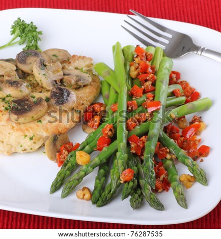 Asparagus with red peppers with chicken and mushrooms