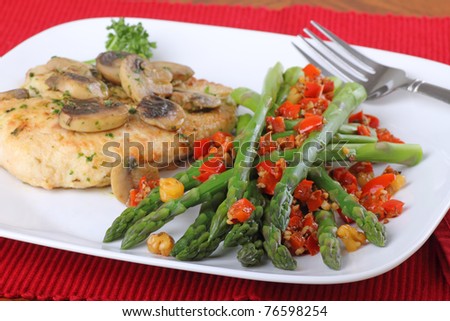 Asparagus with red peppers with chicken and mushrooms