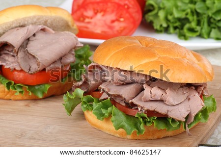 Roast beef sandwich with lettuce and tomato on a bun