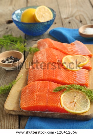 Salmon Slices with Dill and Lemon