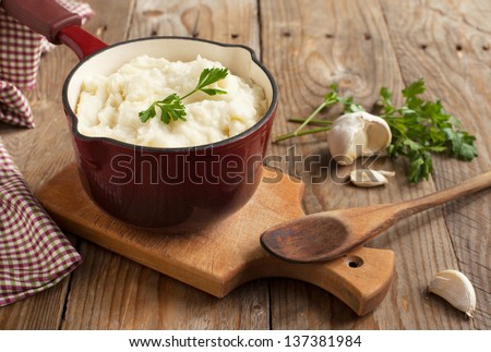 Mashed potatoes with baked garlic and fresh chopped parsley