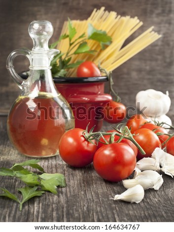 Italian Pasta with tomatoes, garlic, olive oil and italian parsley