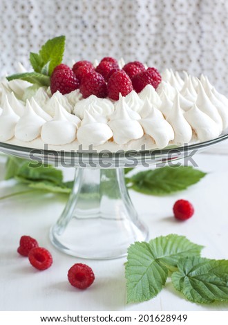 Meringue cake with fresh raspberries.
