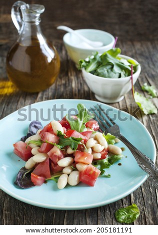 Tomato and white-bean salad
