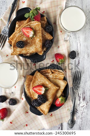 Crepes with fresh raspberry and blackberry
