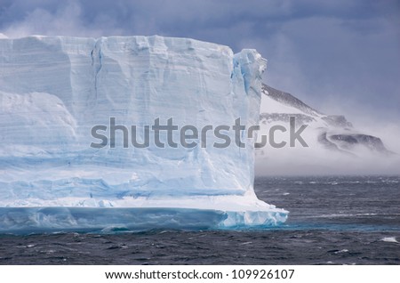 Large Icebergs in Antarctic Sound