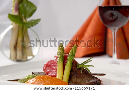 A perfect steak with asparagus and red wine