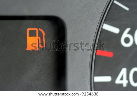 Empty fuel tank display of a motor vehicle