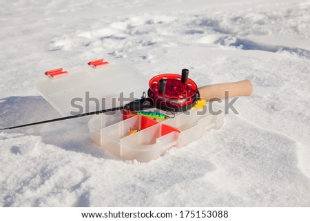 Ice fishing rod and accessories