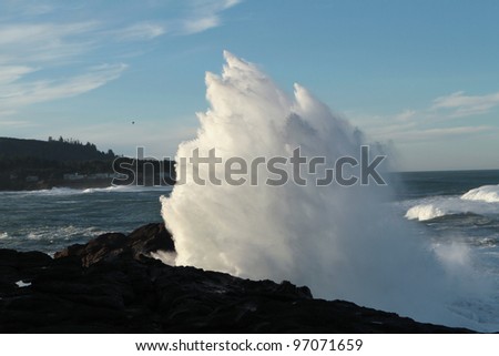 Ocean waves coming ashore during a Pacific Ocean storm