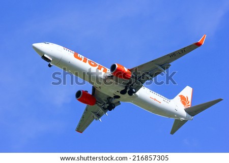 CHIANGMAI , THAILAND - SEPTEMBER 8 2014: HS-LTI Boeing 737-900ER of Thai lion air airline , landing to Chiangmai airport from Bangkok Don Muang Airport, thailand.
