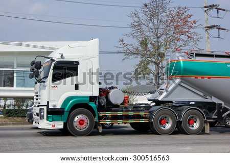 CHIANGMAI , THAILAND - FEBRUARY  6 2015: Cement truck of Sripornkit Watthana Transport. Photo at road no 1001 about 8 km from downtown Chiangmai, thailand.
