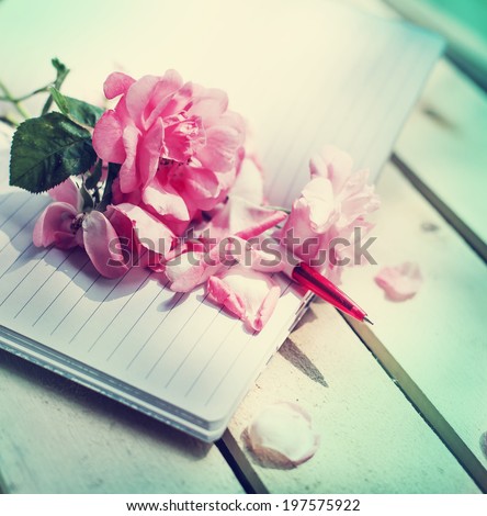 Beautiful roses on desk wooden background/ holidays romantic background