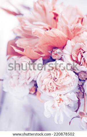 Beautiful roses on wooden background/holidays romantic background