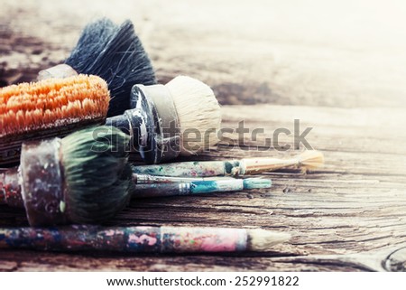 Set of old brush for coloring the walls/ Brush painting wooden furniture, close up/Paintbrush on wood background.