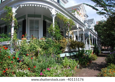 Colonial home with garden in Savannah Georgia