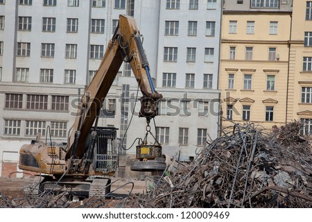Magnet separate steel at demolition Magnet separate steel at demolition