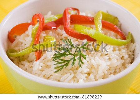 Cooked rice with herbs and slices of pepper