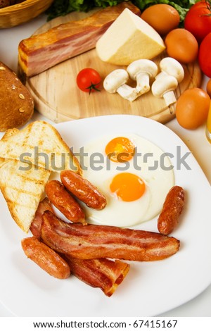 Eggs, sausages and bacon, traditional english breakfast food