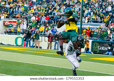EUGENE, OR - OCTOBER 28, 2006: Oregon ducks receiver Jaison Williams makes a catch before being tackled in the UO vs PSU football game at Autzen Stadium.