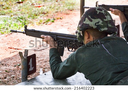 soldiers firing HK33A1 rifle at shooting gallery