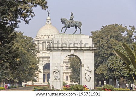 Horse monument of Emperor Edward VII in front of the Victoria Monument in Calcutta