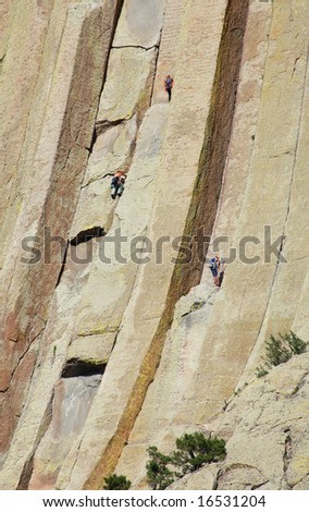 Rock climbers on the columns of Devil\'s Tower in Wyoming.