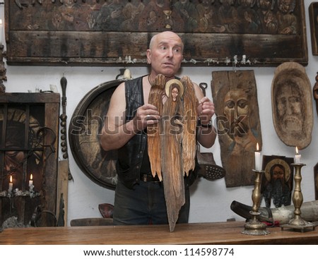 HOCZEW, POLAND - JULY 09: Zdzislaw Pekalski famous polish folk sculptor in his gallery on July 9, 2009 in Hoczew. He shows sculptures in the gallery 
