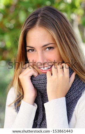 Close up of a beautiful woman smile outdoor with a green background