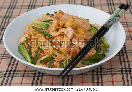Fried noodles, Stir Fried Noodle with Tofu and Spring onion, Healthy Vegetarian Food - Thai Food