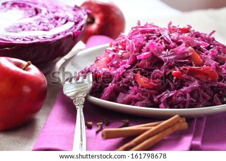 Spicy red cabbage stewed with apples and cinnamon