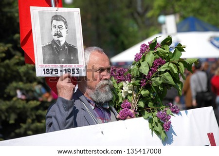 ROSTOV-ON-DON, RUSSIA - MAY 9: An old man with a portrait of the leader Stalin - The 61th anniversary of Victory Day (WWII) at Theater Square, May 9, 2006 in Rostov-on-Don, Russia
