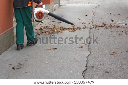 Street sweeper collects leaves from the fan motor